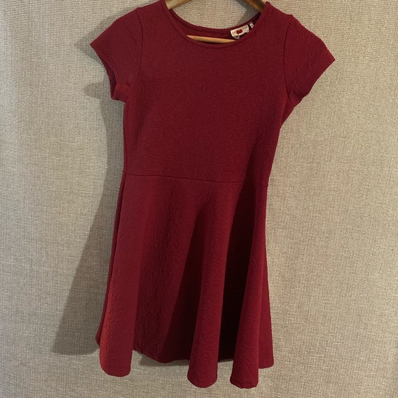 Summer red dress with rose embossed fabric and a back detail - Picture 1 of 10